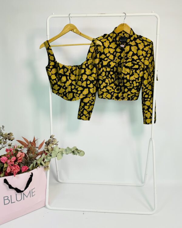 Conjunto blazer curto e corset preto e mostarda estampa onça NV - PP