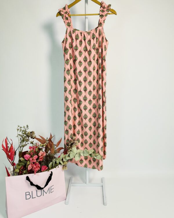 Vestido midi rosa com estampa verde elástico na alças MARIA FILÓ - M - VENDIDO SISTEMA OTO