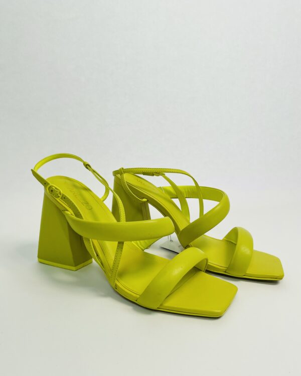 Sandália verde limão AREZZO - 37 - VENDIDO SISTEMA OTO