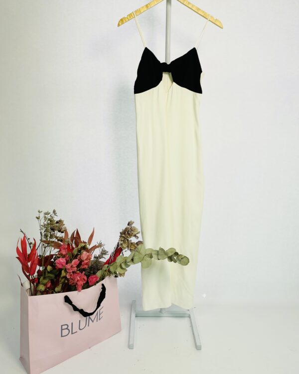 Vestido branco e preto midi com fenda atrás CHART - P - VENDIDO SISTEMA OTO