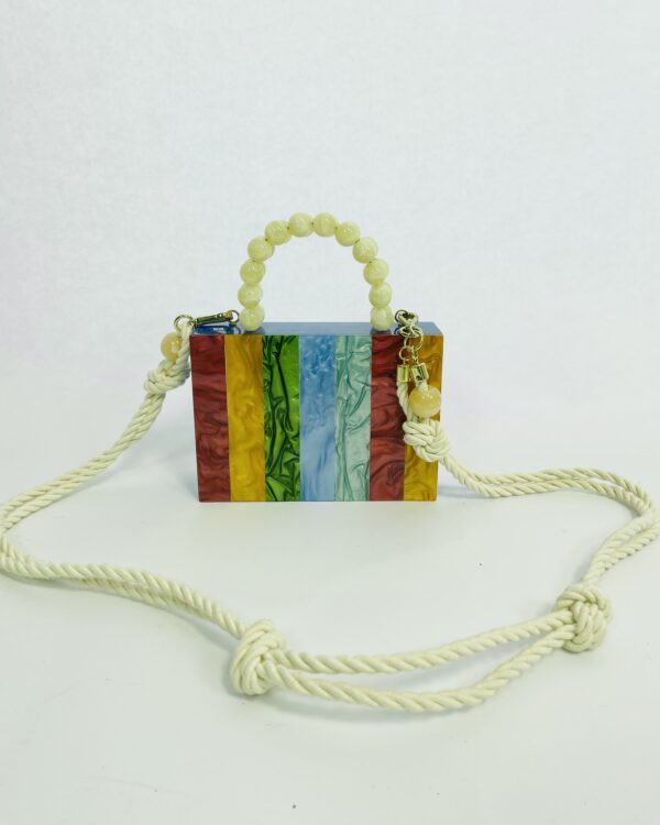 Bolsa acrílica colorida com corda ESTILÉ + CAROL BASSI