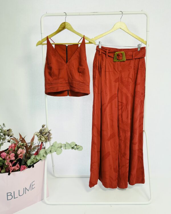 Conjunto cropped e calça vermelho com cinto SACADA - 40 - VENDIDO SISTEMA OTO