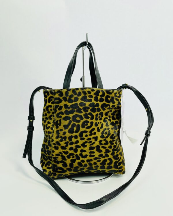 Bosla tiracolo pelinhos estampa onça ELIZA CONDE - VENDIDO SISTEMA OTO