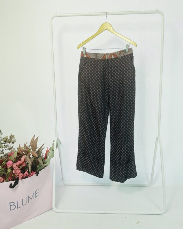 Calça azul marinho com estampa paisley vermelha e azul NV - 38 - VENDIDO SISTEMA OTO