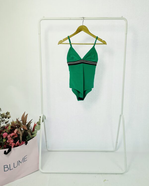 Body tricot verde faixa p&b abaixo do busto EVA - P