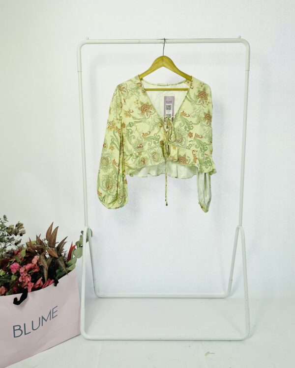 Blusa creme estampa paisley amarrações na frente NV - M *nunca usada* - VENDIDO SISTEMA OTO