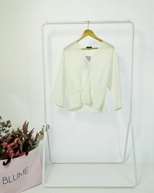 Blusa branca texturizada com transparência MASSIMO DUTTI - 38 - VENDIDO SISTEMA OTO