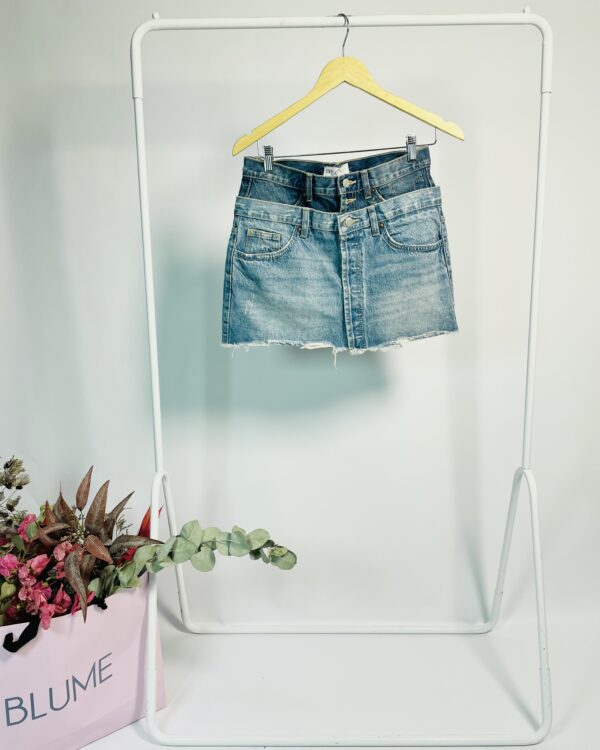 Saia curta jeans com detalhe lavagem cós ZARA - P