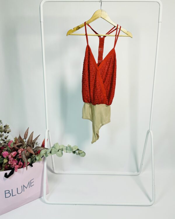 Body vermelho rendado BOBÔ - P