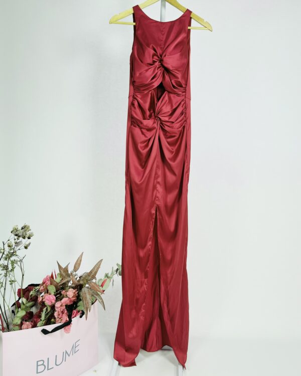 Vestido rosa longo acetinado com recortes na frente e fenda KOJI - PP