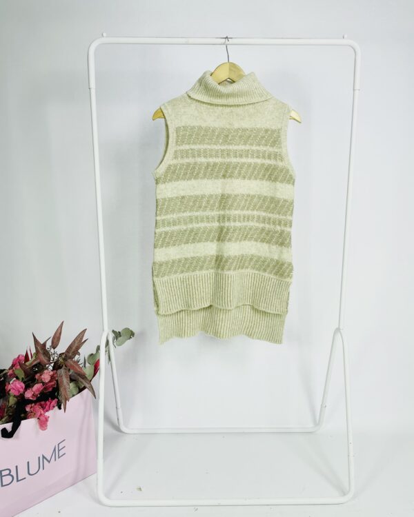 Blusa sem manga tricot off white com cinza gola alta MARIA FILÓ - P - VENDIDO SISTEMA OTO