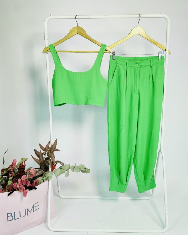 Conjunto calça e top verde AHKA – M - VENDIDO SISTEMA OTO