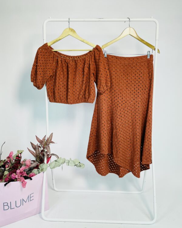 Conjunto laise bordados saia e cropped MARIA FILÓ - P