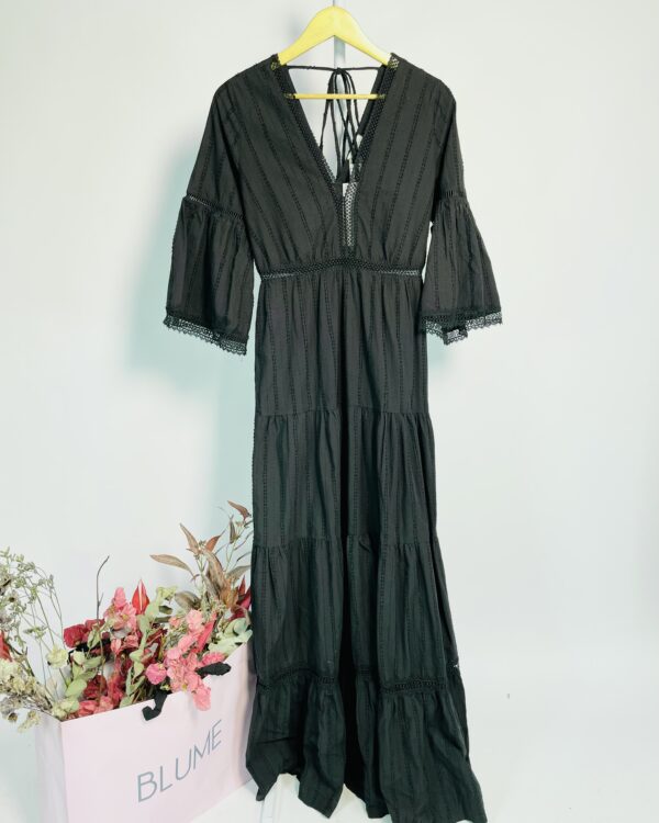 Vestido preto laise com bordados decote v ESMERAL - P *nunca usado*