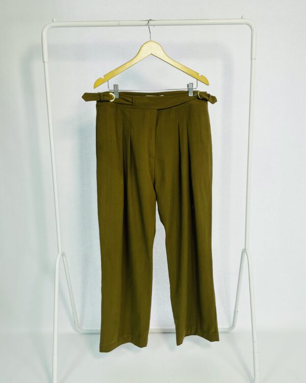 Calça marrom alfaiataria com pregas e detalhe dourado CAROL BASSI - 42 - VENDIDO SISTEMA OTO