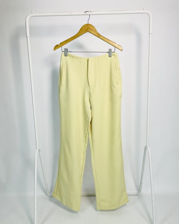 Calça amarelo manteiga alfaiataria E. - M