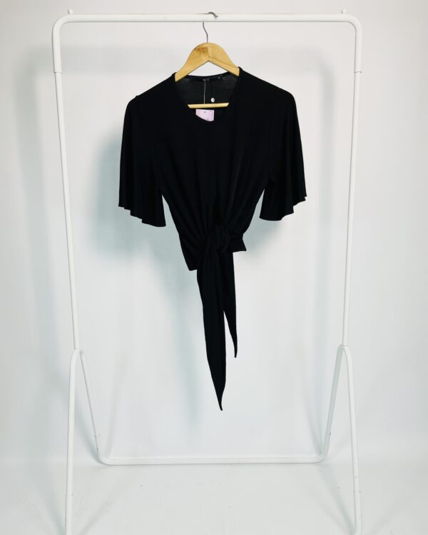 Blusa malha canelada preta com amarração EVA - P *nunca usada* - VENDIDO SISTEMA OTO