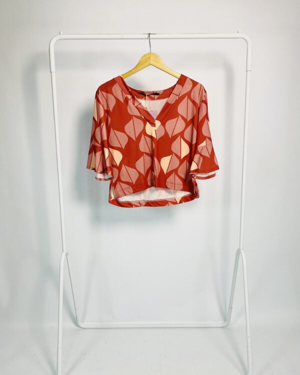 Blsua cropped malha fria vermelho estampa geométrica rosa claro e bege MARIA FILÓ - M *nunca usado*