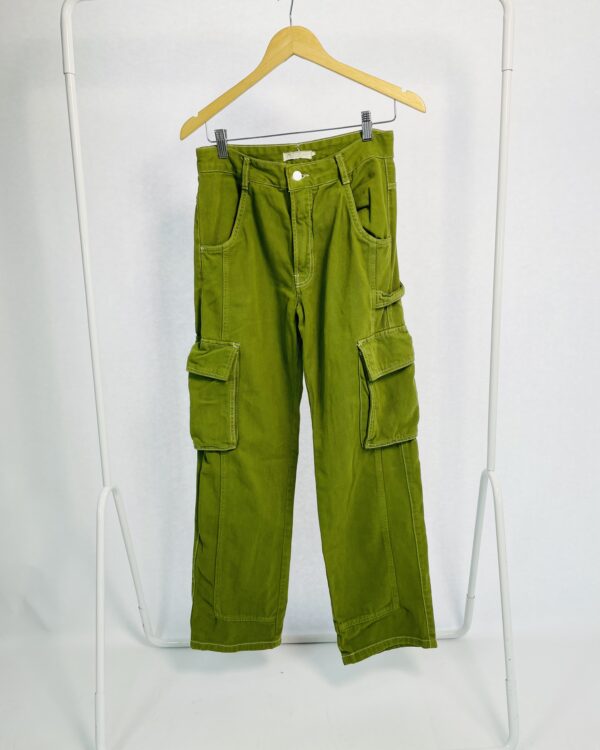 Calça cargo de sarja verde com pesponto branco NV - 36