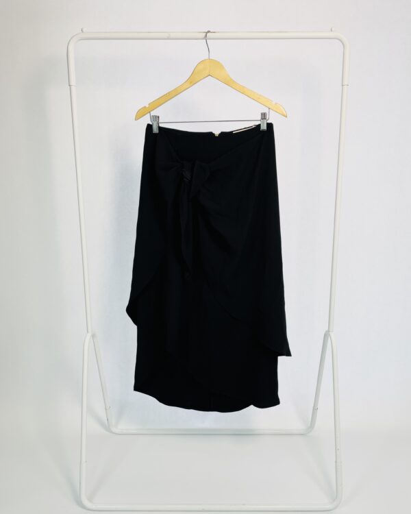Saia midi preta amarração na frente ELIZA CONDE - P - VENDIDO SISTEMA OTO