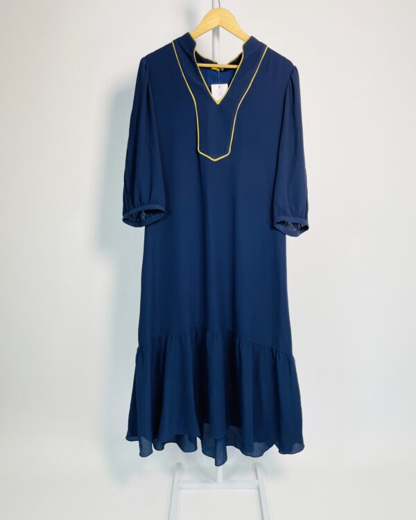 Vestido midi azul marinho com viés amarelo decote v LUCIDEZ - G - VENDIDO SISTEMA OTO