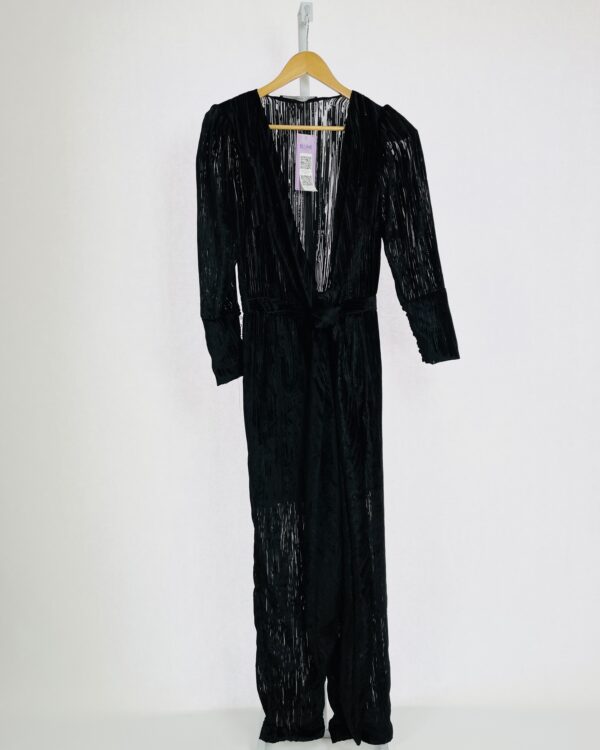 Macacão veludo preto om amarração EVA - 36