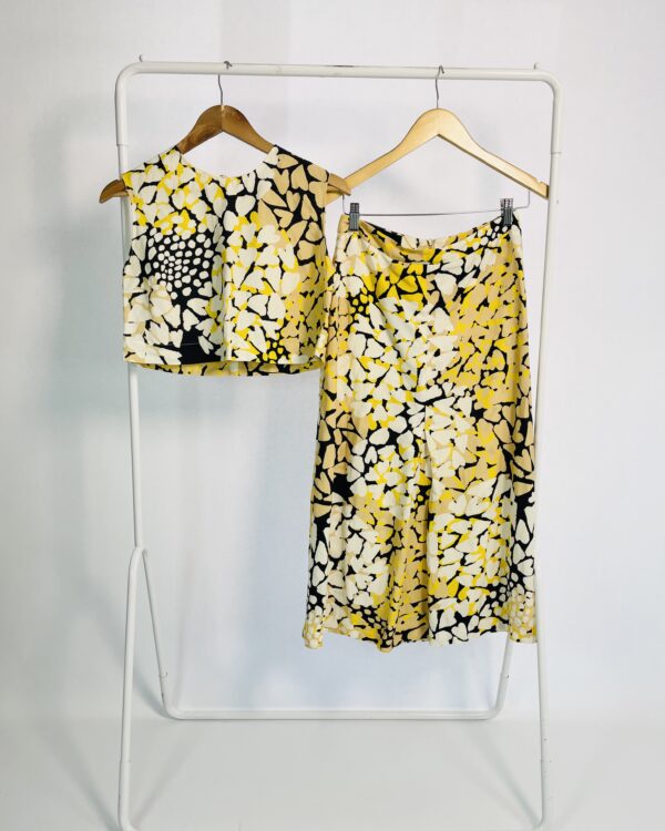 Conjunto saia e blusa sem mangas preto off bege e amarelo EVA - 36