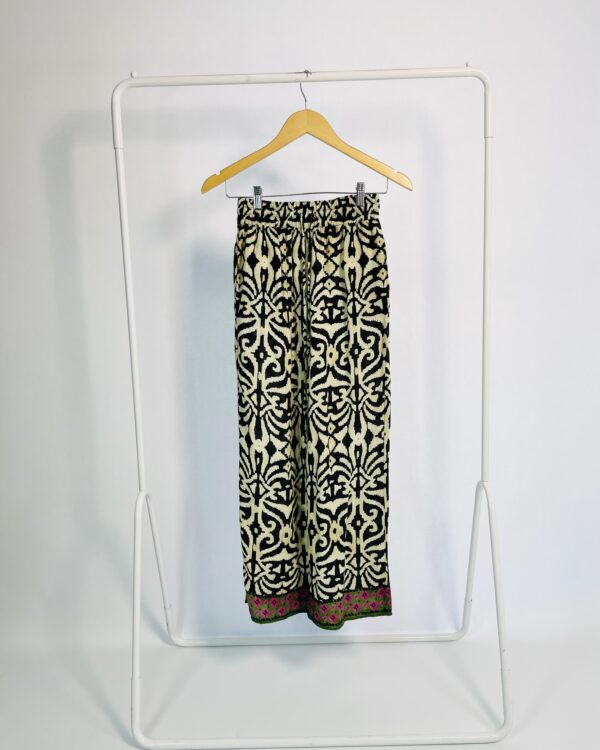 Calça bege com preto e rosa na barra ZARA - PP - VENDIDO SISTEMA OTO