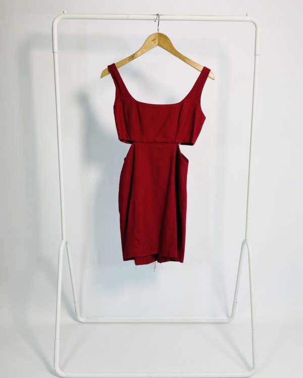 Vestido curto vermelho com recorte nas laterais NV - P