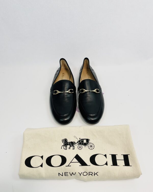Mocassim preto com fivela dourada COACH - 35 - VENDIDO SISTEMA OTO