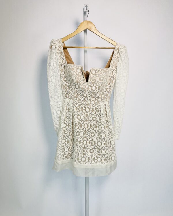 Vestido curto renda branca ombro a ombro AGILITÁ - 36