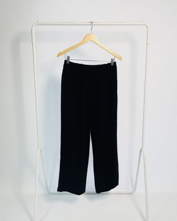 Calça preta pregas na frente NV - 38 - VENDIDOD SSITEMA OTO
