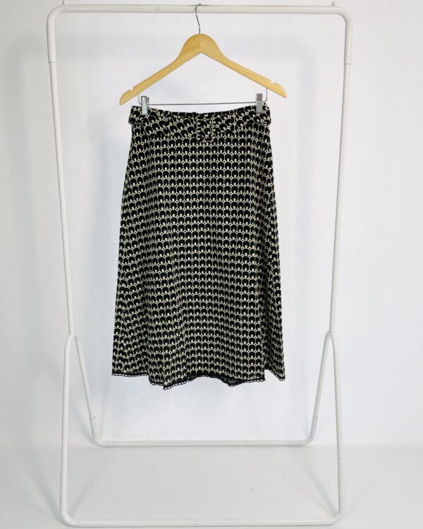 Saia midi evasê preta e bege de laise com cinto BEIGË - M - VENDIDO SISTEMA OTO