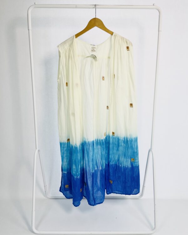 Saída de praia off white com azul e bordados CANTÃO -  P - VENDIDO SISTEMA OTO