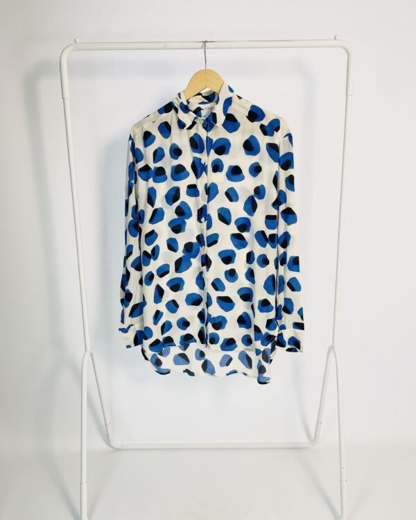 Camisa seda off white com estampa azul e preta BDLN - M
