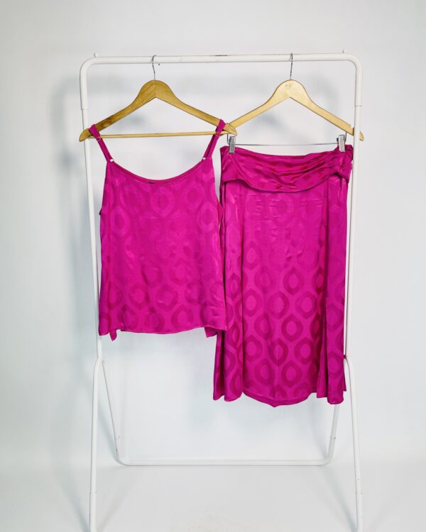 Conjunto blusa e saia midi fúcsia ABSOLUTTI - 42