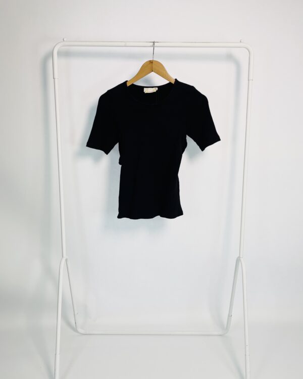 Blusa preta canelada com amarração na frente CRIS BARROS - P