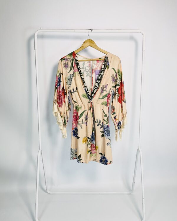 Vestido curto rosê estampado mangas longas com barbicachos na barra FARM - P