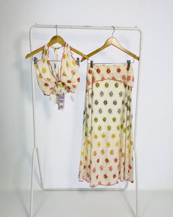 Conjunto top frente única e saia midi laise bege com estampa floral FARM - P - VENDIDO SISTEMA OTO