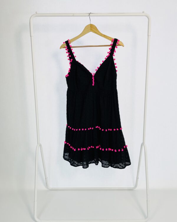 Vestido preto laise com pompons rosa SCLUB - G