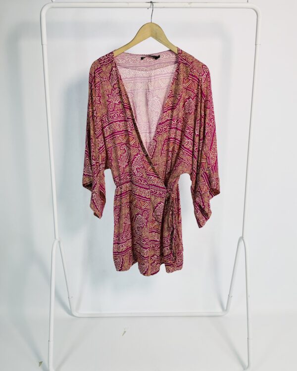 Saída de praia transpassada curta com mangas bordô estampada VIX - M - VENDIDO SISTEMA OTO