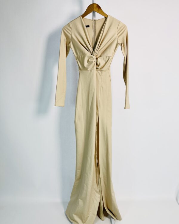 Vestido longo bege mangas longas drapeado no busto e fenda na frente FABULOUS AGILITÁ - PP