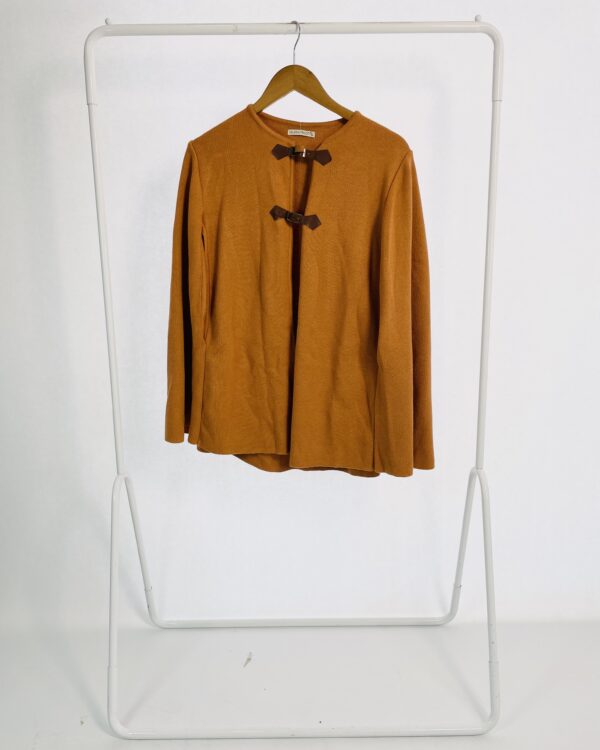 Poncho terracota com fivelas GALERIA TRICOT - P - VENDIDO SISTEMA OTO