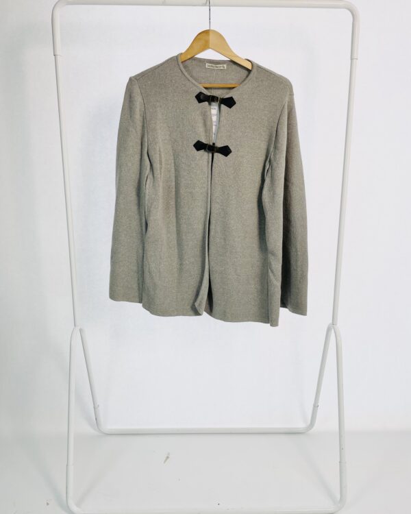 Poncho cinza tricot com fivela GALERIA TRICOT - P - VENDIDO SISTEMA OTO