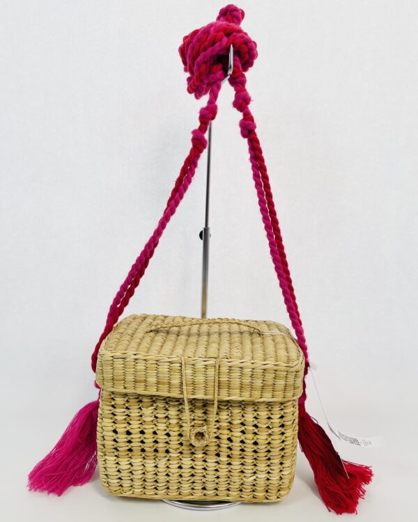 Bolsa palha quadrada alça vermelha e rosa NANNACAY