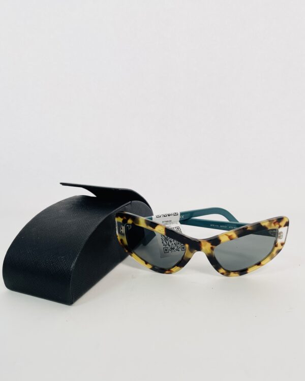 Óculos armação tartaruga e haste azul PRADA