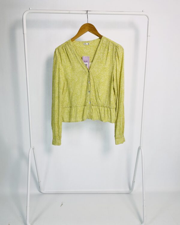 Blusa verde estampada com botões na frente e mangas longas LOJA 3 - PP - VENDIDO SISTEMA OTO