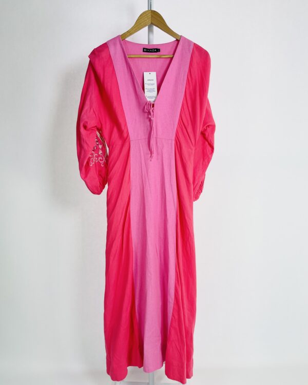 Vestido longo linho tons de rosa com bordados nas mangas e amarração no decote BIANZA - P