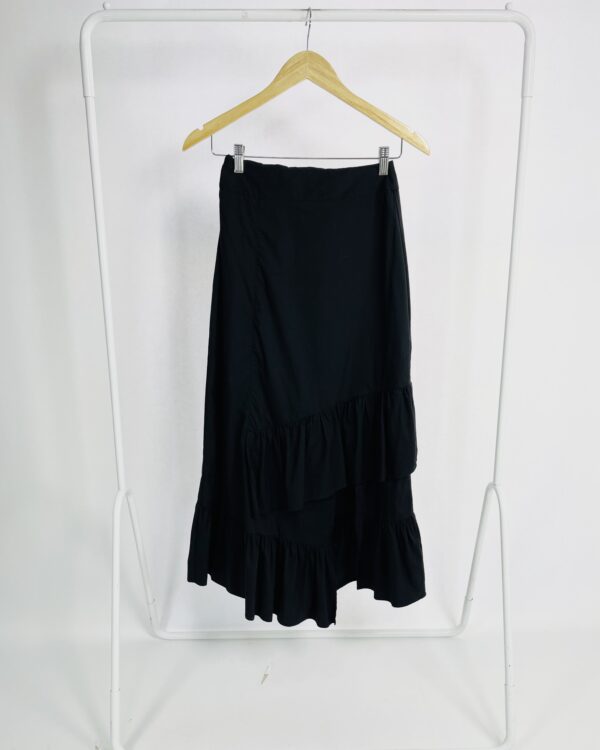 Saia midi preta com babados na barra MARIA FILÓ - PP - VENDIDO SISTEMA OTO