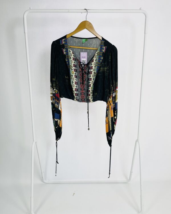 Blusa cropped preto com estampa e amarração no busto FARM - G - VENDIDO SISTEMA OTTO